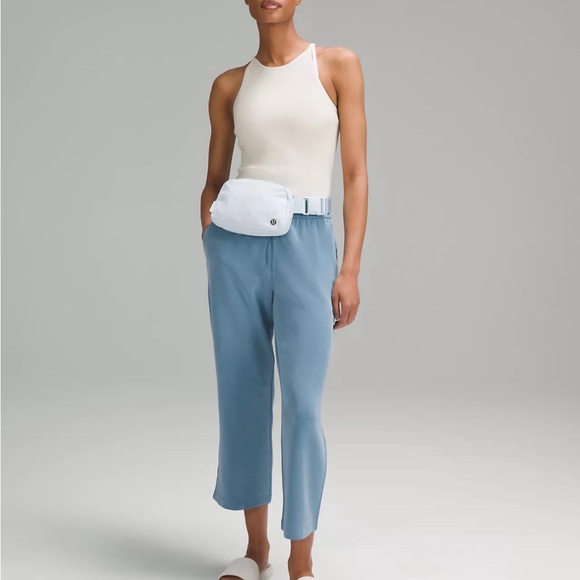 Powder Blue Lululemon Everywhere Crossbody Belt Bag 1L NWT - Picture 5 of 5